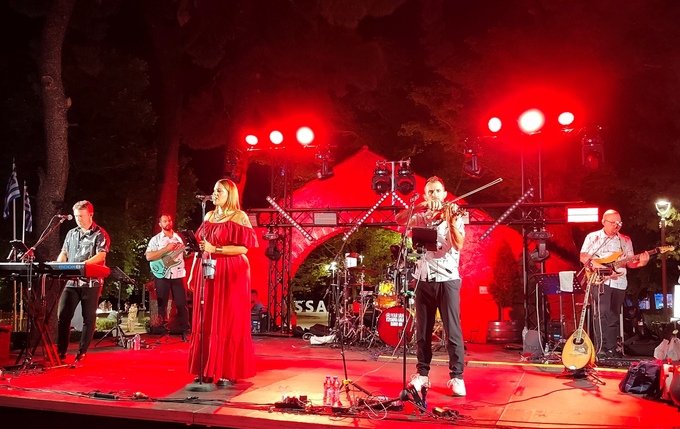 Οι «Passepartout – The Band» ξεσήκωσαν το κοινό στη Νάουσα